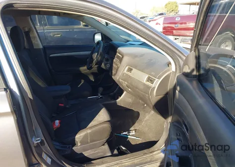 2016 Mitsubishi Outlander Es z USA, uszkodzony, nr VIN JA4AD2A39GZ050912